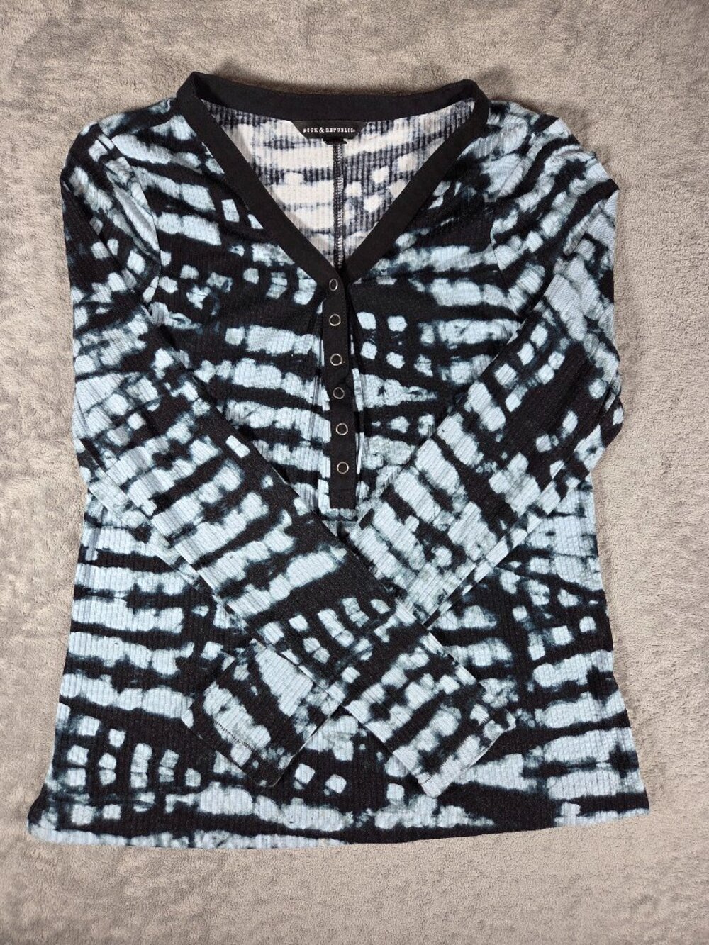 Rock & Republic V-Neck Snap Button Thermal Knit Henley Top M
